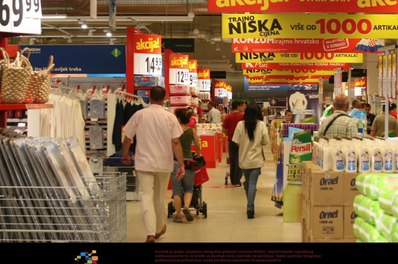 '03.09.2009., Dankovecka 95, Zagreb - Cijene tisucu najprodavanijih artikala u svih 670 Konzumovih trgovina u Hrvatskoj, neovisno o njihovoj velicini, trajno su nize u prosjeku 15 posto.  Photo: Zarko
