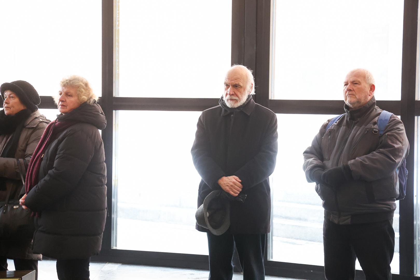 Na Mirogoj je došao i slikar Dimitrije Popović, koji je s književnom teoretičarkom i kritičarkom 
Helenom Sablić Tomić radio na dokumentarnom filmu "Tomislav Sabljak: priče i susretanja" iz 2023. godine