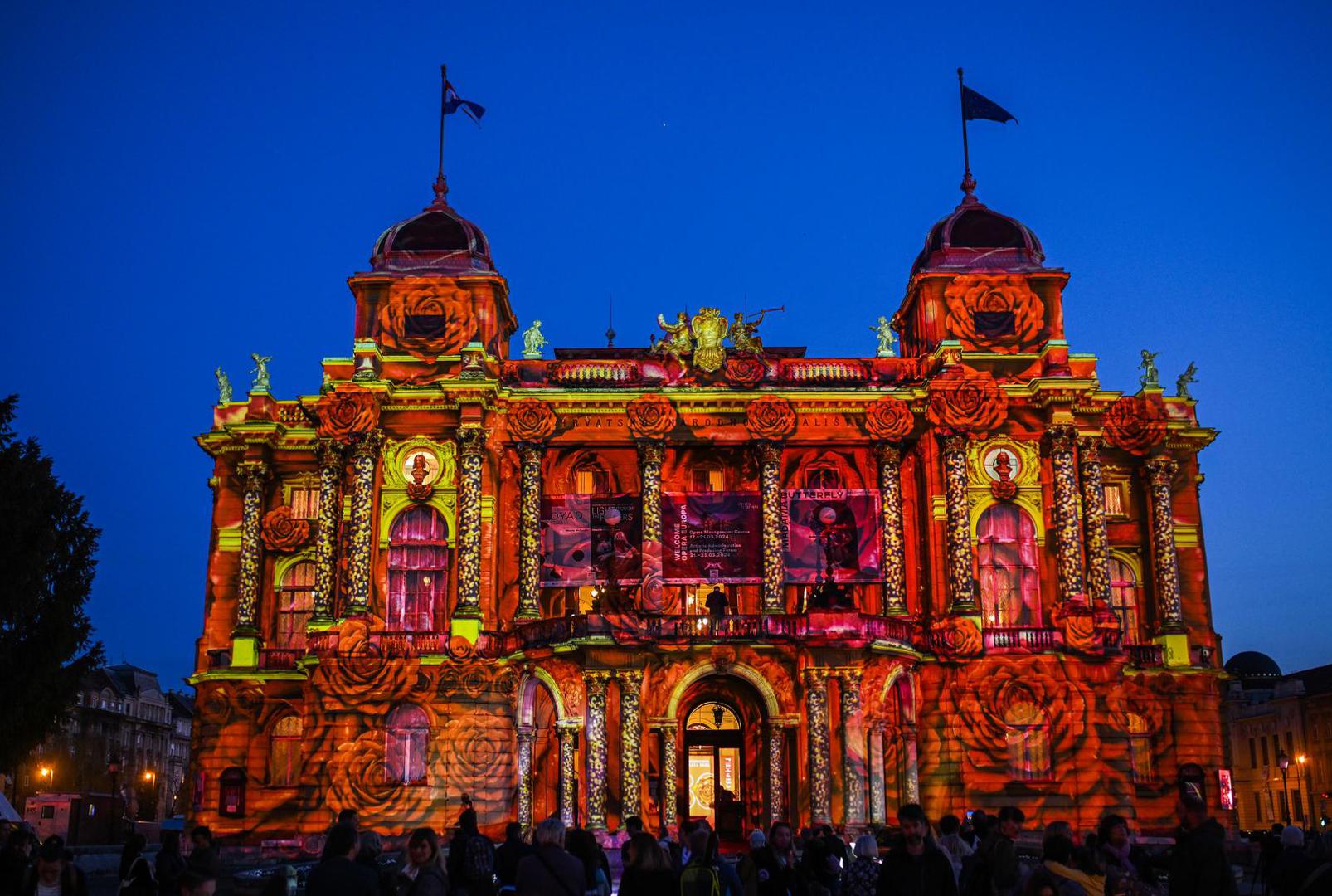 Večernjakova ruža osim po prestižu same nagrade ističe se i po glamuroznoj dodjeli punoj zabave i spektakla. Brojni glazbeni nastupi te druženje i anegdote samo su neki od trenutaka koji se pamte.