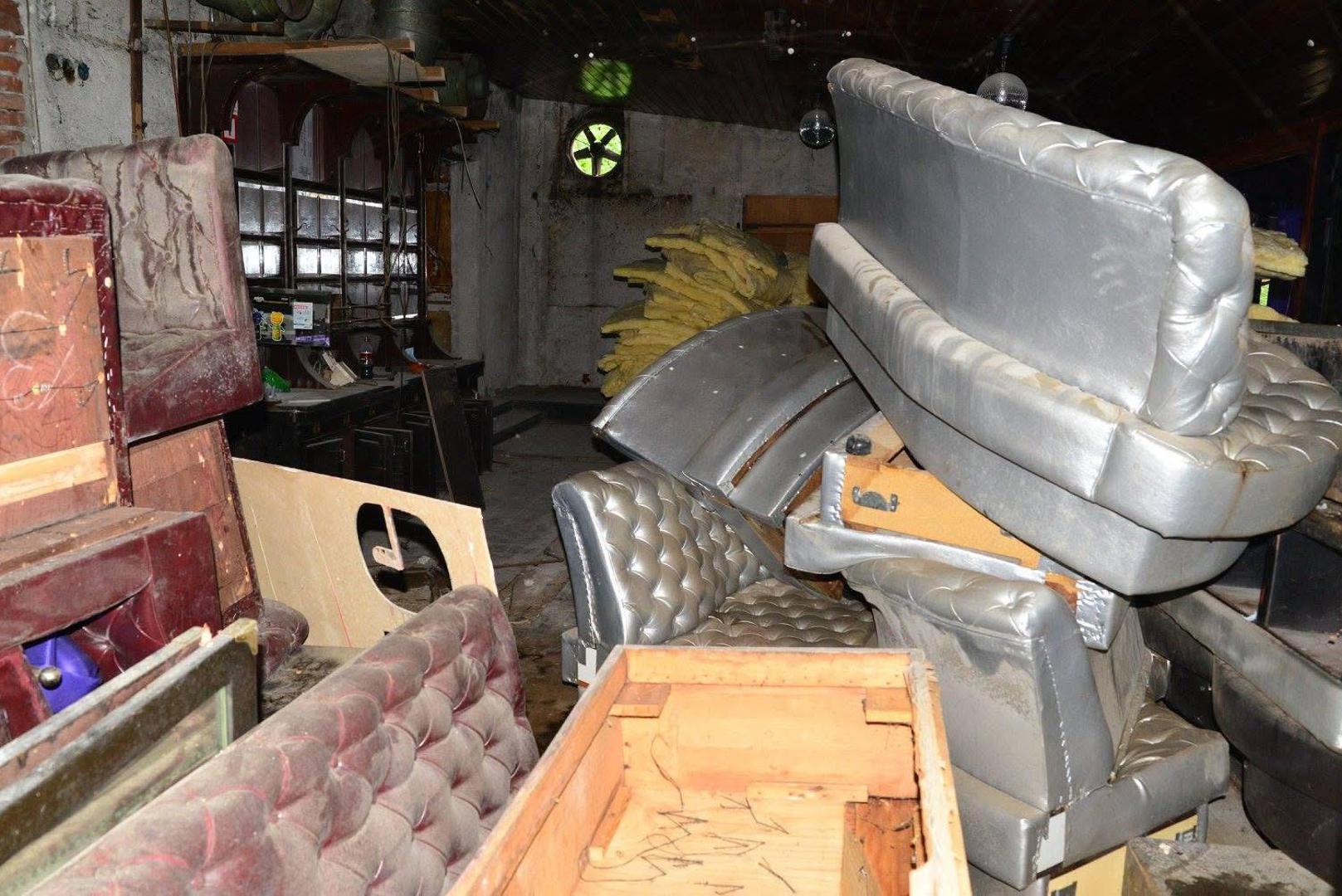  Nakon što su, poslije 950 dana, Vlaho i Maro Srezović ušli u Saloon, dočekao ih je uništen interijer.