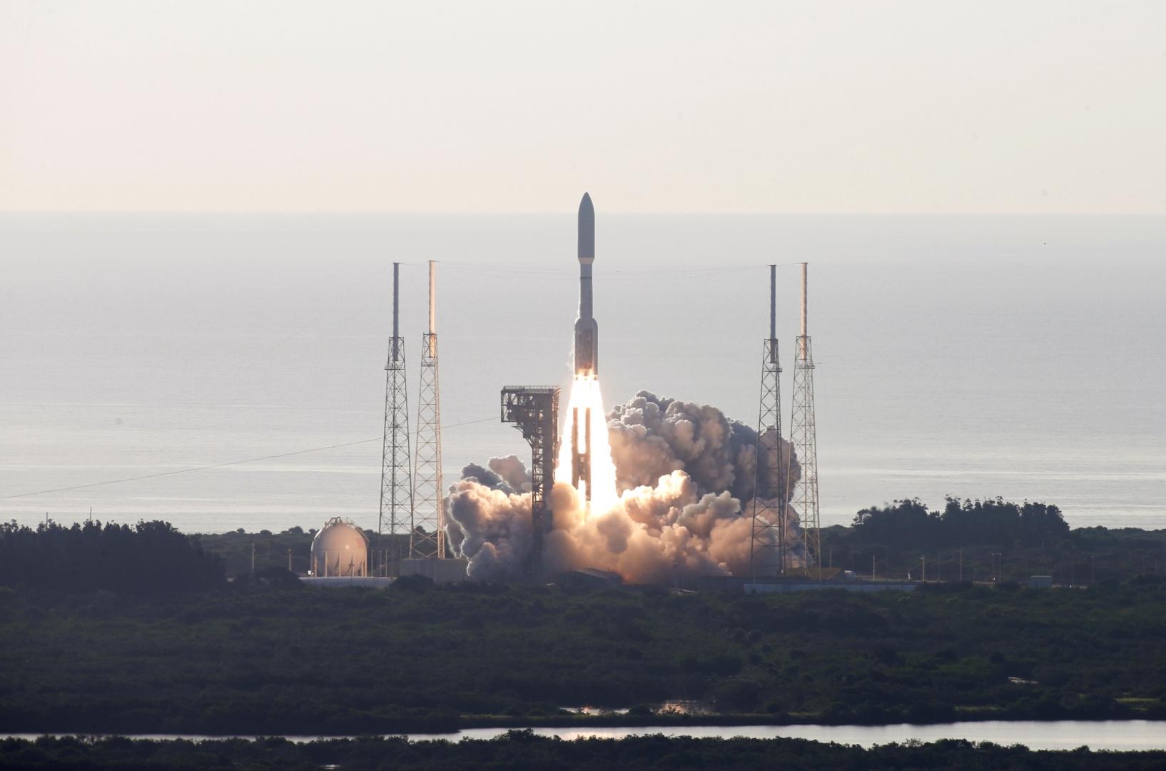 NASA's Mars 2020 Perseverance Rover launch in Cape Canaveral A United Launch Alliance Atlas V rocket carrying NASA's Mars 2020 Perseverance Rover vehicle takes off from Cape Canaveral Space Force Station in Cape Canaveral, Florida, U.S. July 30, 2020.  REUTERS/Joe Skipper JOE SKIPPER