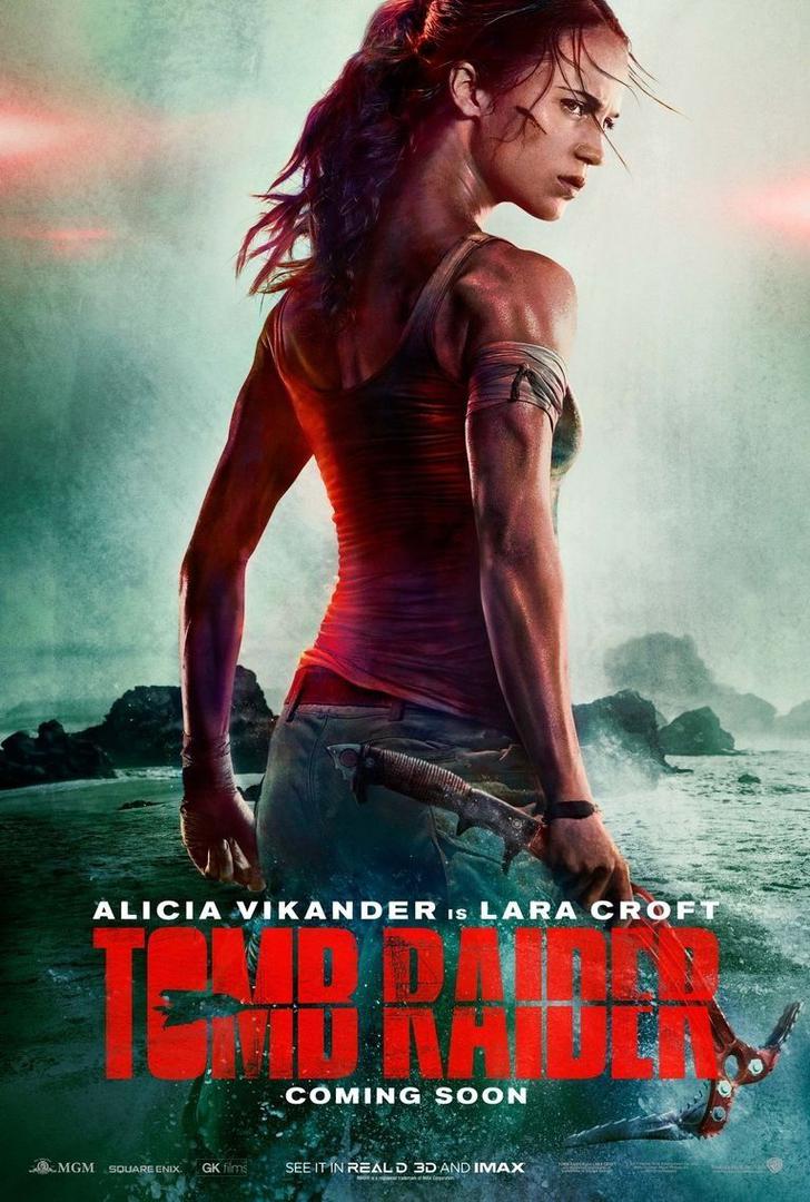 Ovaj plakat za film "Tomb Raider" na kojem je glavna zvijezda Alicia Vikander postao je viralni hit ovog rujna i to zbog jedne stvari, na fotografiji  joj vrat izgleda neprirodno duži i taj detalj baš upada u oko. 