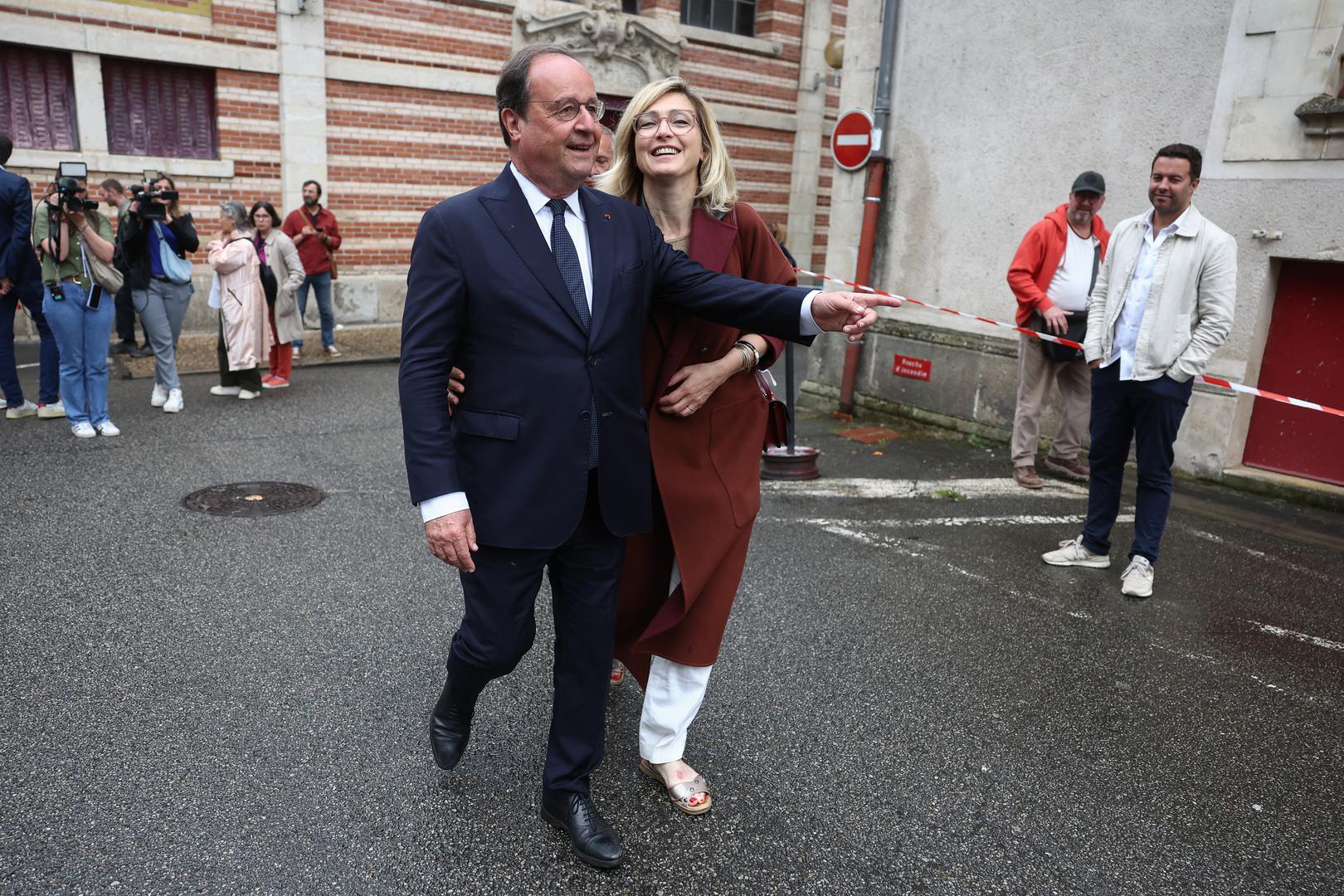 Francois Hollande, former French President and candidate for the left-wing political alliance called Nouveau Front Populaire (New Popular Front - NFP), and his wife Julie Gayet leave a polling station after voting in the first round of the early French parliamentary elections, in Tulle, France, June 30, 2024. REUTERS/Stephanie Lecocq Photo: STEPHANIE LECOCQ/REUTERS