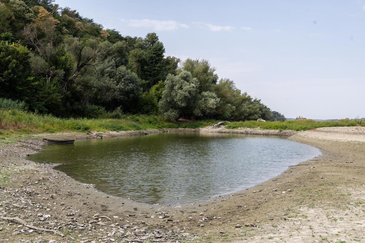 Šarengrad: Povijesno nizak vodostaj Dunava