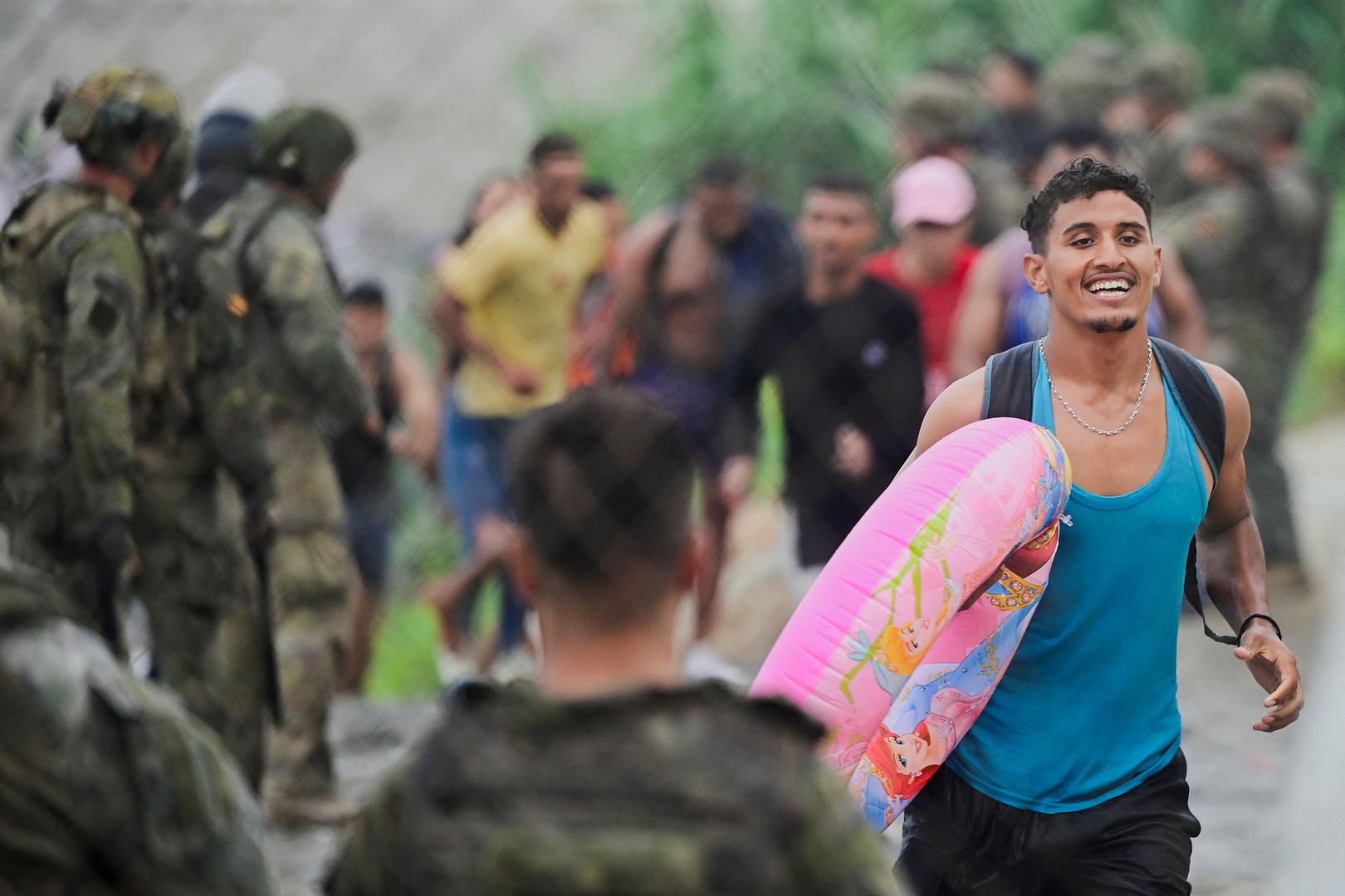 Ceuta i Melilla jedine su kopnene granice Europske unije s Afrikom i godinama su među glavnim rutama za migrante koji pokušavaju doći u Europu. Posljednji veliki val zabilježen je u svibnju 2021., kada je u Ceutu u nekoliko dana ušlo oko 8000 ljudi.