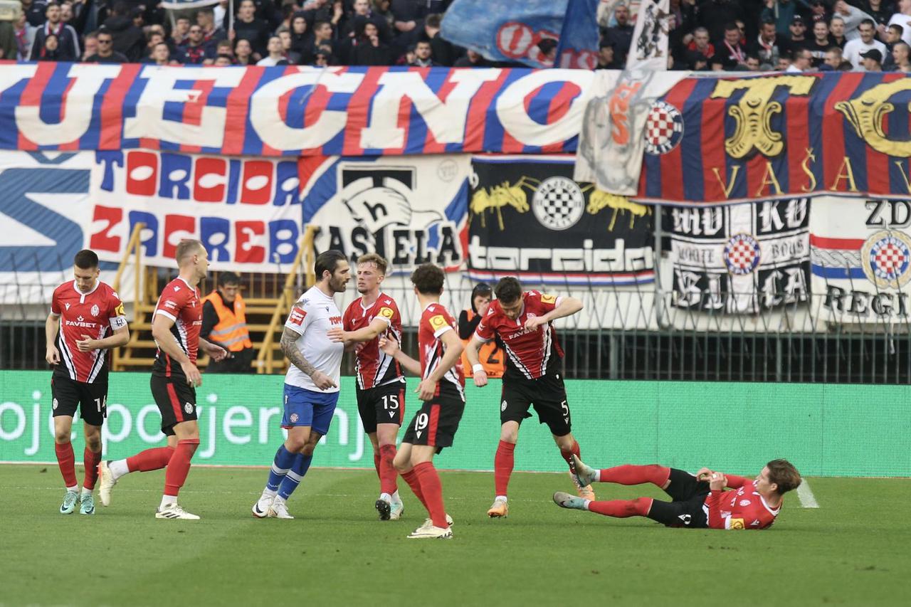 Split: Marko Livaja, nakon što je Hajduk primo gol, odgurno Mudražiju