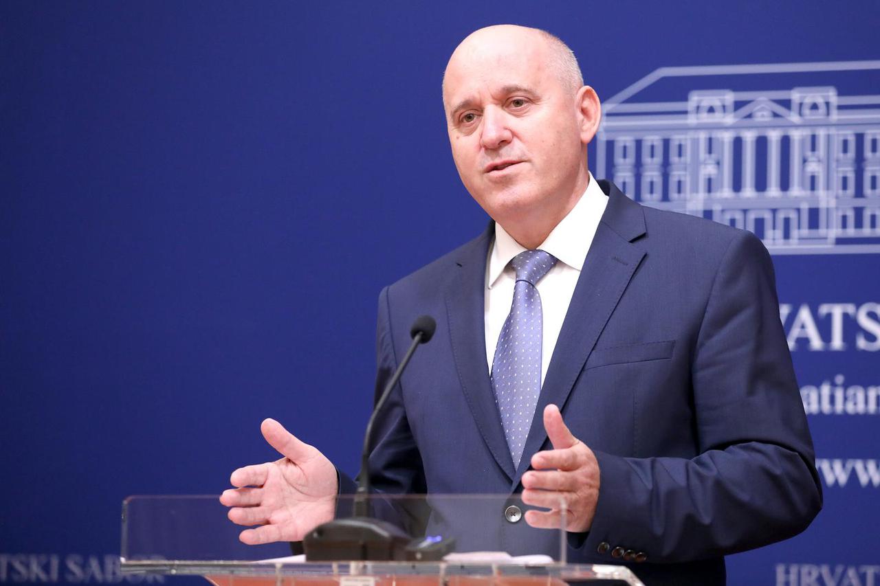 HDZ: Oporba politizira o izmjenama Ustava i Ustavnog zakona o Ustavnom sudu