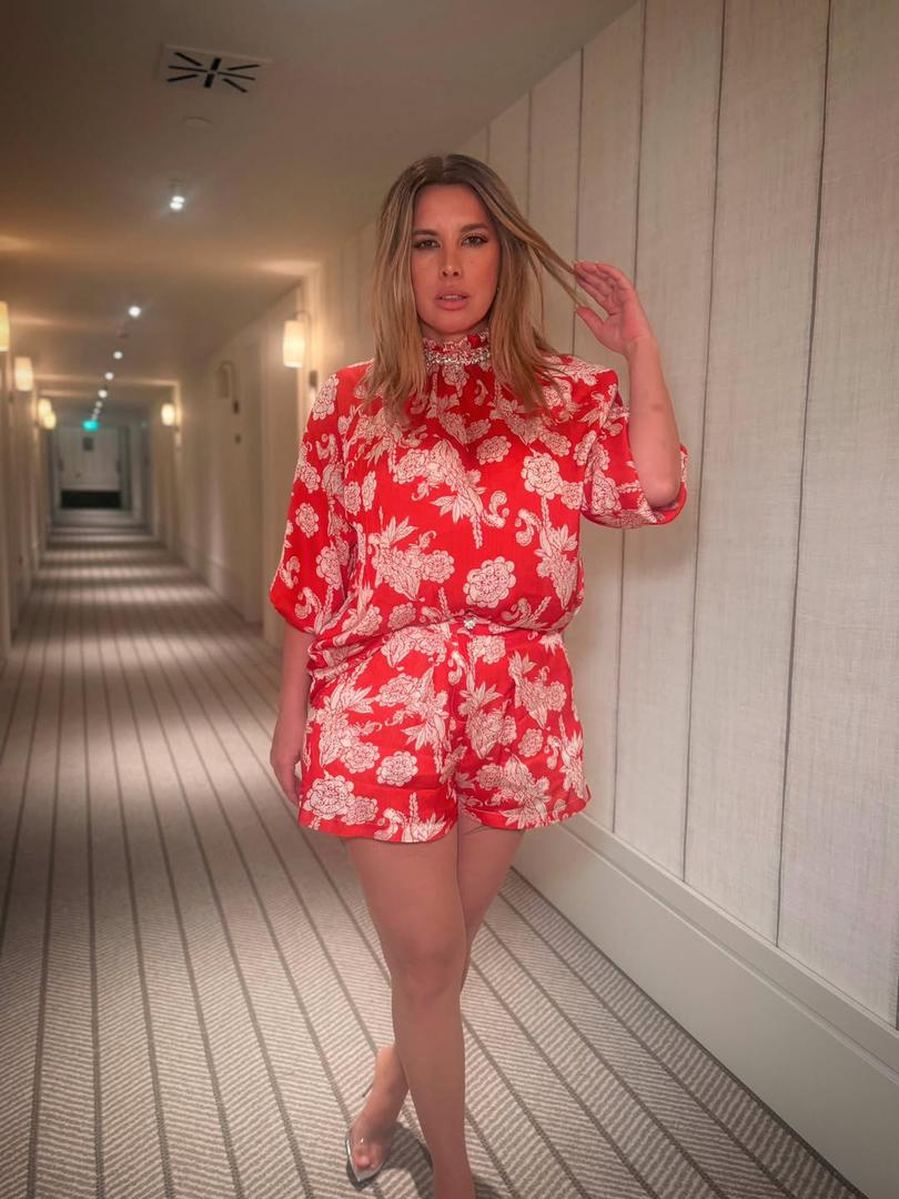 Nives je kombinirala sunčanje uz bazen, gurmanske užitke i elegantne modne kombinacije te tako uživala u svakom trenutku.