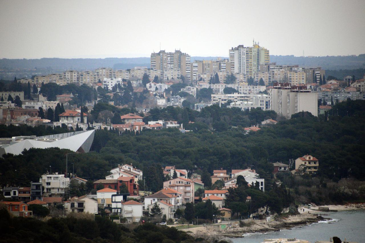 Panoramski pogled na Pulu