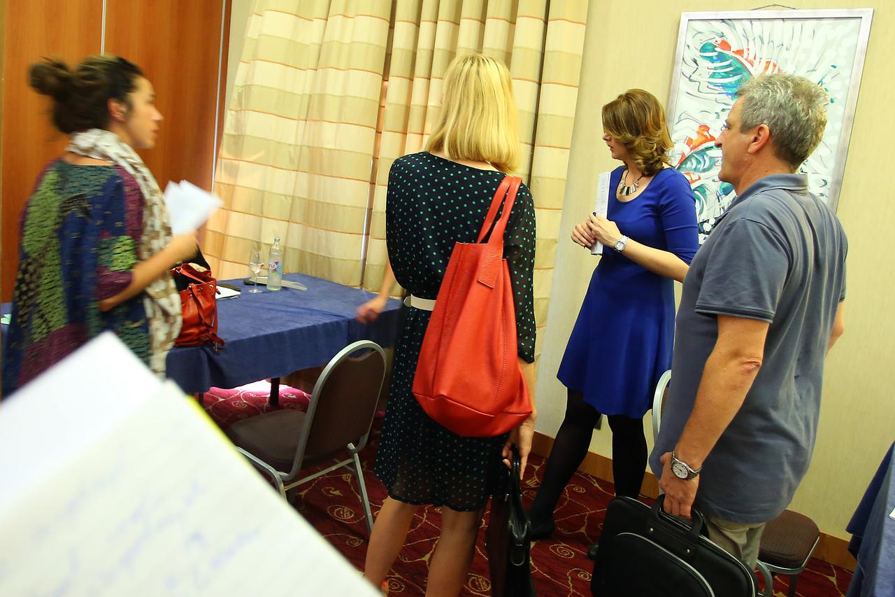 17.09.2015., Zagreb - Noel Recruitment Ireland, agencija za zaposljavanje u Irskoj, provodi intervjue za poslove u toj zemlji. Danas se na intervju u hotelu Internacional pojavilo 200-tinjak nezaposlenih Hrvata.  