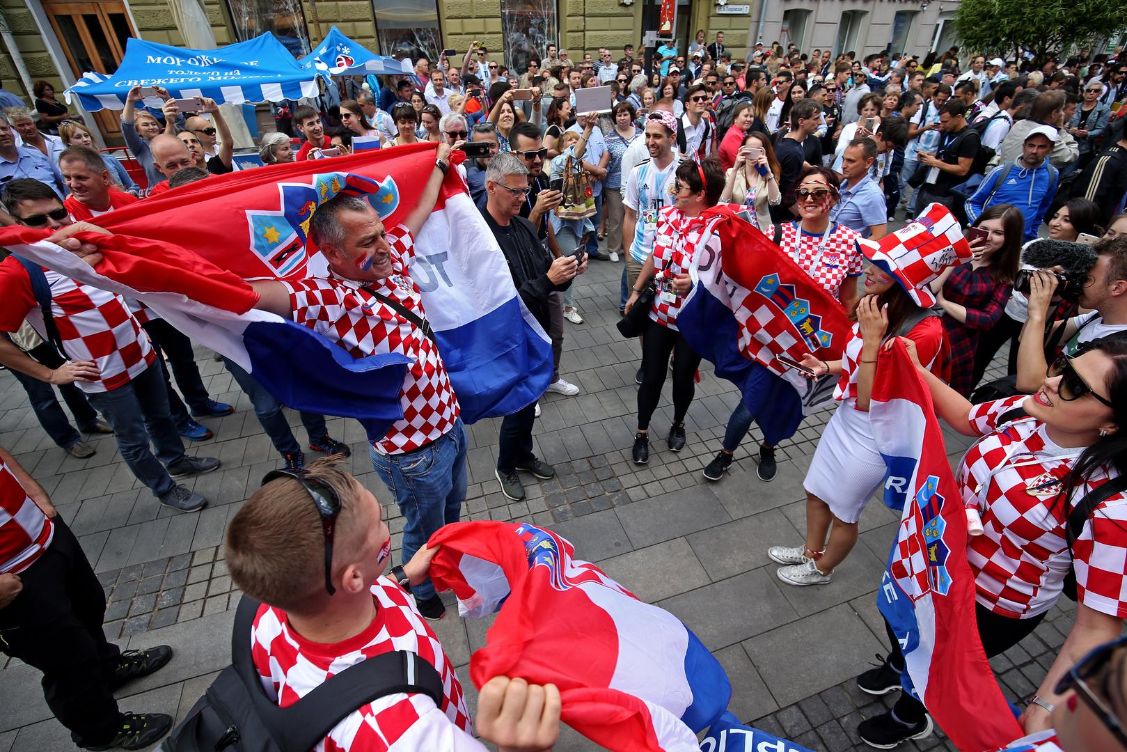 Hrvatski i argentinski navijači okupirali su Nižnji Novgorod, grad u kojem se večeras igra utakmica.

