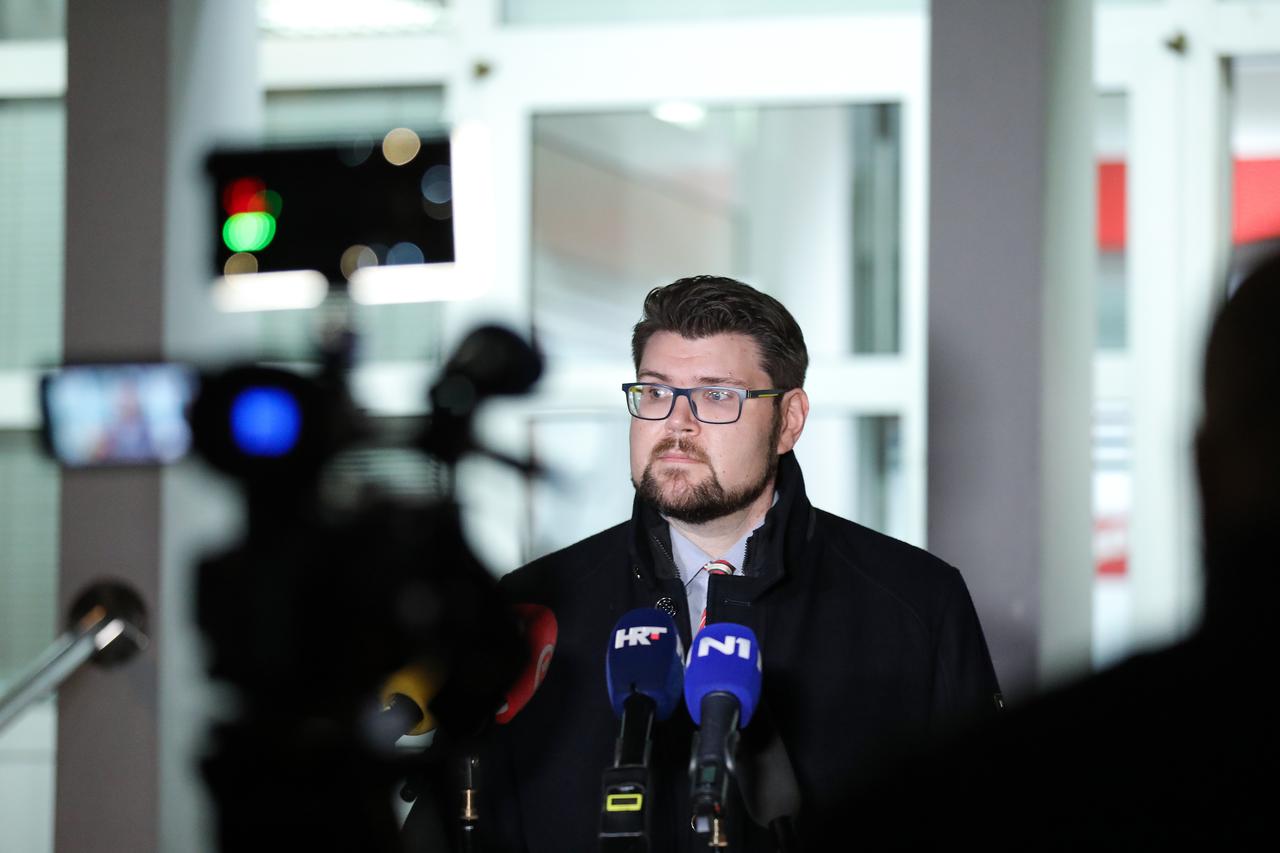 Zagreb: Peđa Grbin dao je izjavu medijima