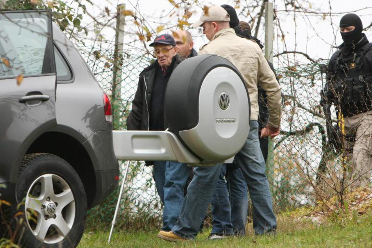 Nakon pretresa kuće Boljkovac prepraćen na Županijski sud u Zagrebu (1)