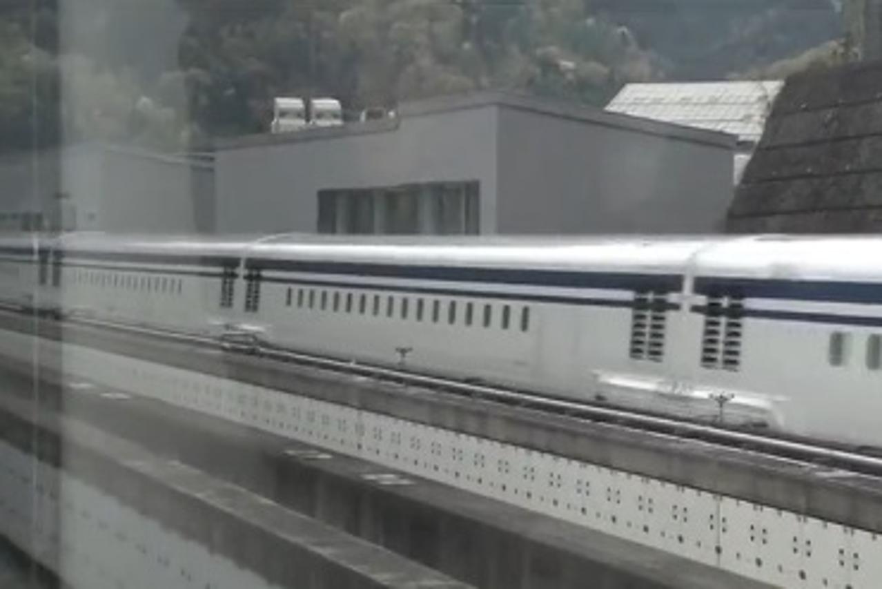 Magnetski levitirajući vlak