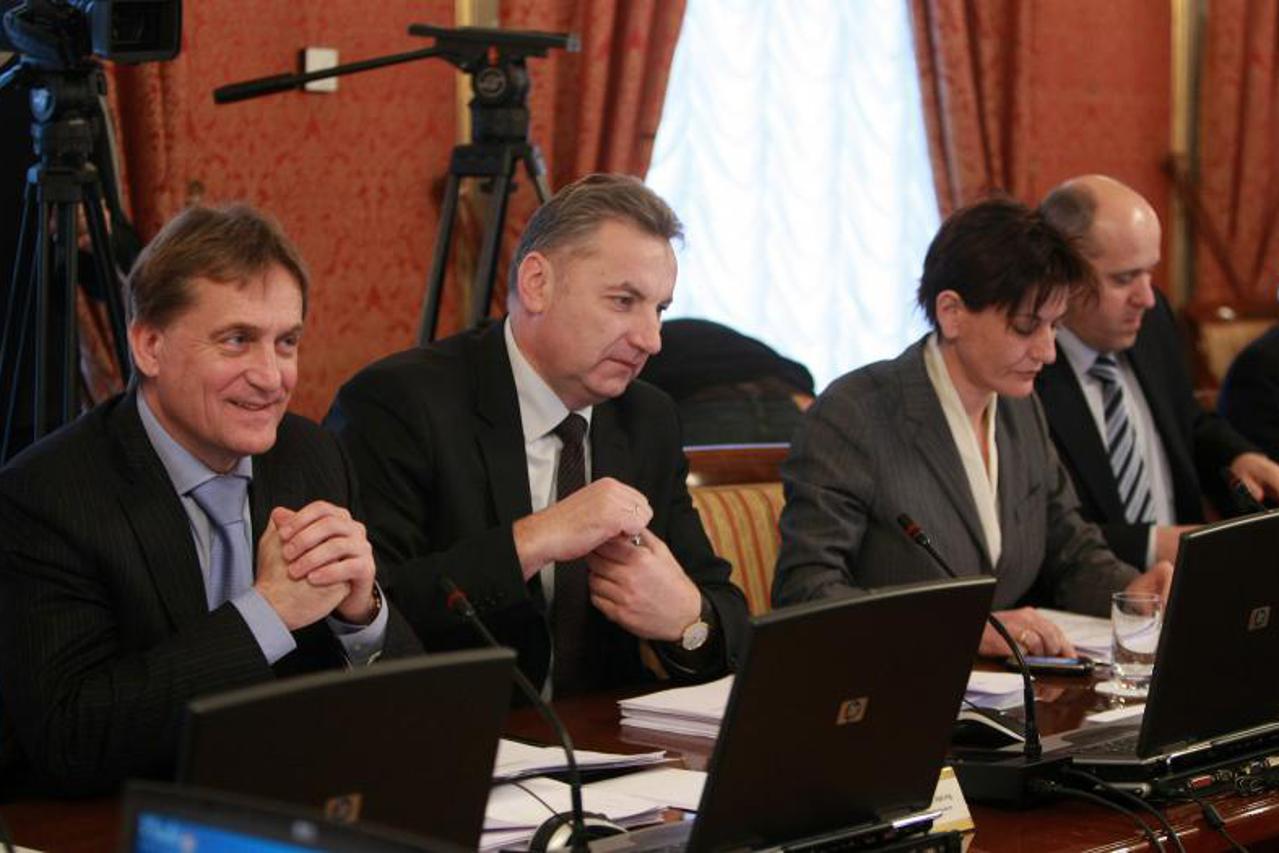 vlada, popijač, kalmeta