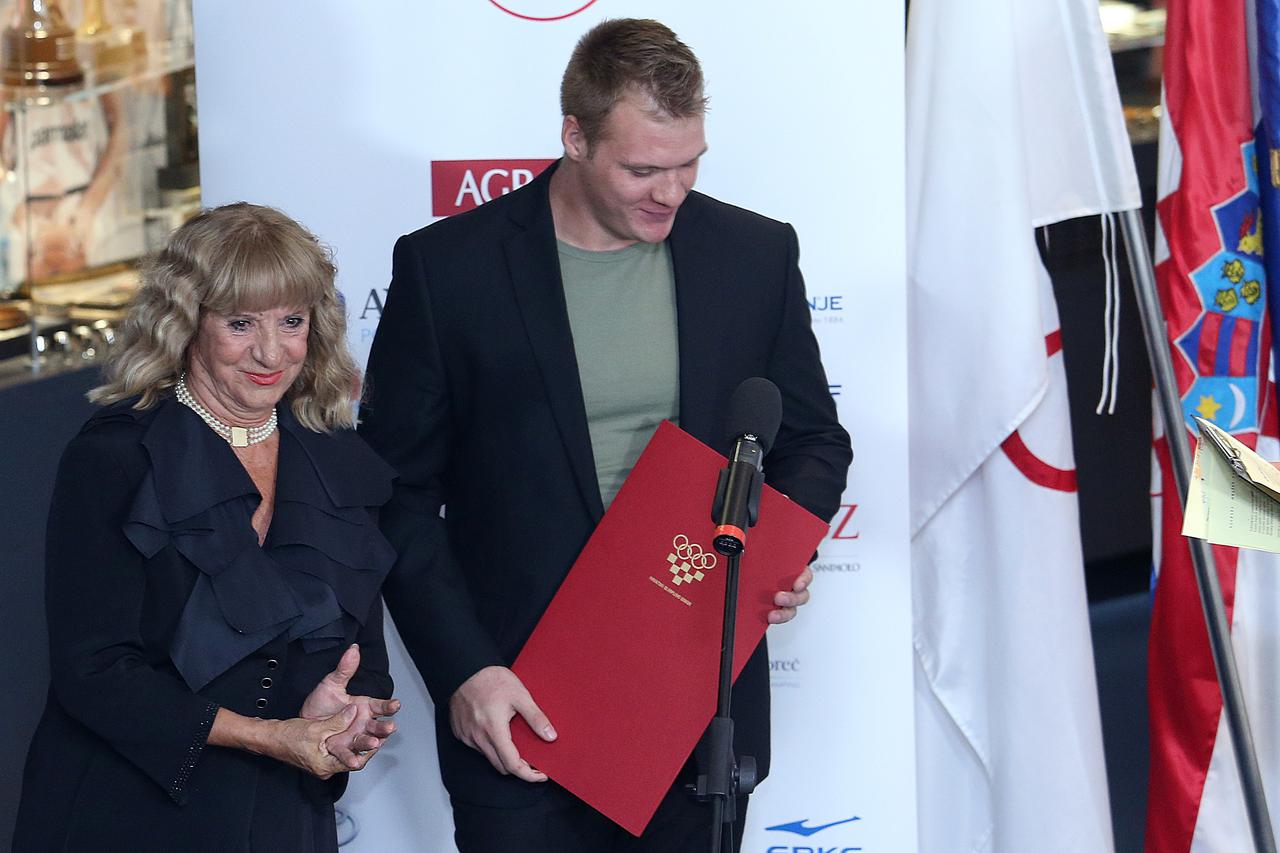 10.09.2014., Zagreb - U Muzejsko-memorijalnom centru Drazen Petrovic odrzana je dodjela Nagrade Drazen Petrovic za mlade sportase. Uz Drazenovu majku Biserku Petrovic dodjeli nagrada prisustvovao je i Branko Tusek te predsjednik HOO-a Zlatko Matesa. Marti