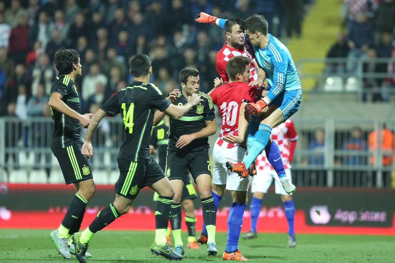 17.11.2015., stadion Rujevica, Rijeka - Kvalifikacijska utakmica za U-21 Europsko prvenstvo, skupina 6, 5. kolo, Hrvatska - Spanjolska. Javi Manquillo, Mario Pasalic.  Photo: Nel Pavletic/PIXSELL