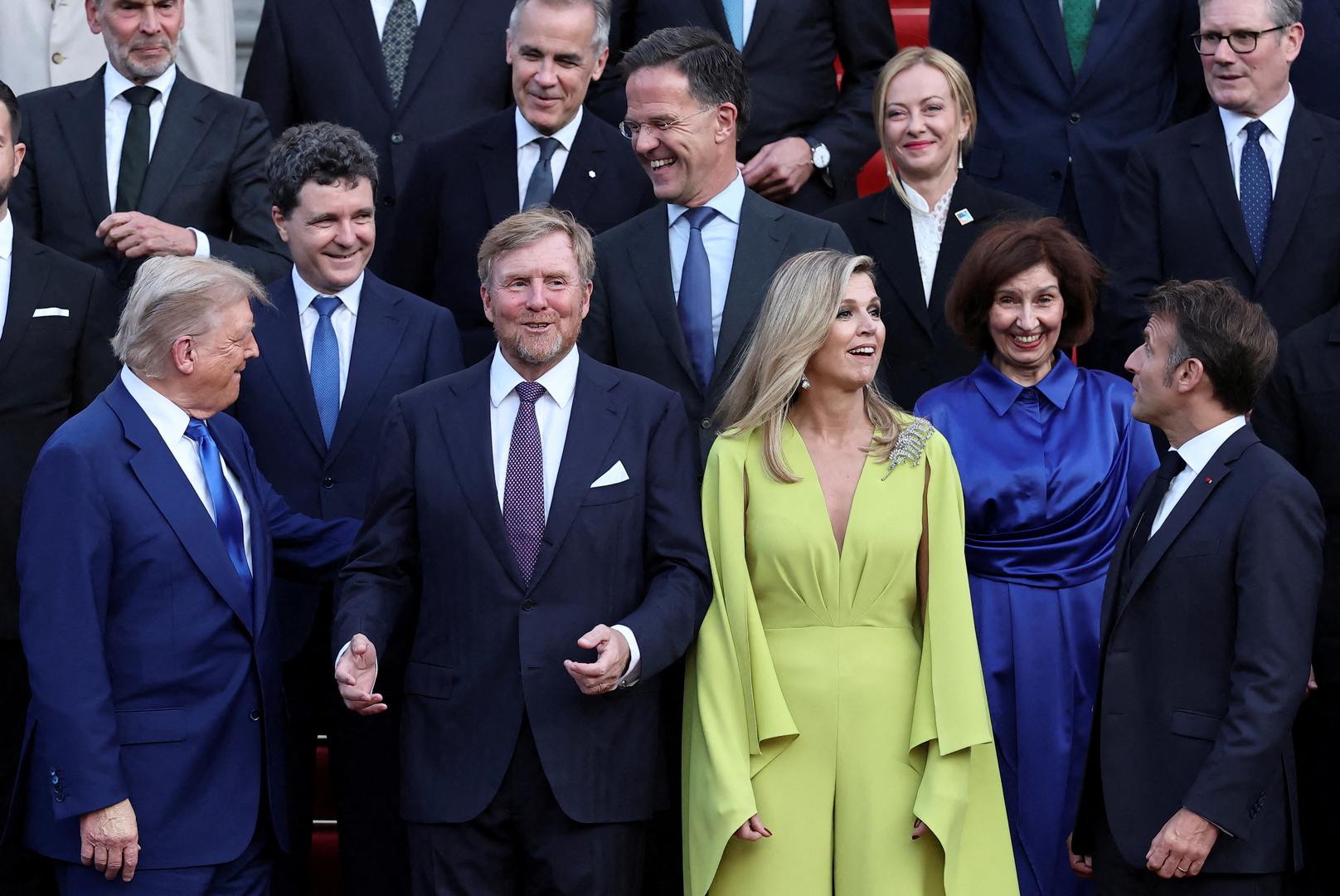 Prije stupanja na nizozemsko prijestolje, Máxima je izgradila zavidnu karijeru. Kći Jorgea Zorreguiete, nekadašnjeg ministra poljoprivrede u vladi generala Jorgea Rafaela Videle, stekla je diplomu iz ekonomije i napredovala do pozicije potpredsjednice institucionalne prodaje u Deutsche Bank u New Yorku. Kasnije se preselila u Bruxelles, navodno kako bi bila bliže budućem suprugu.