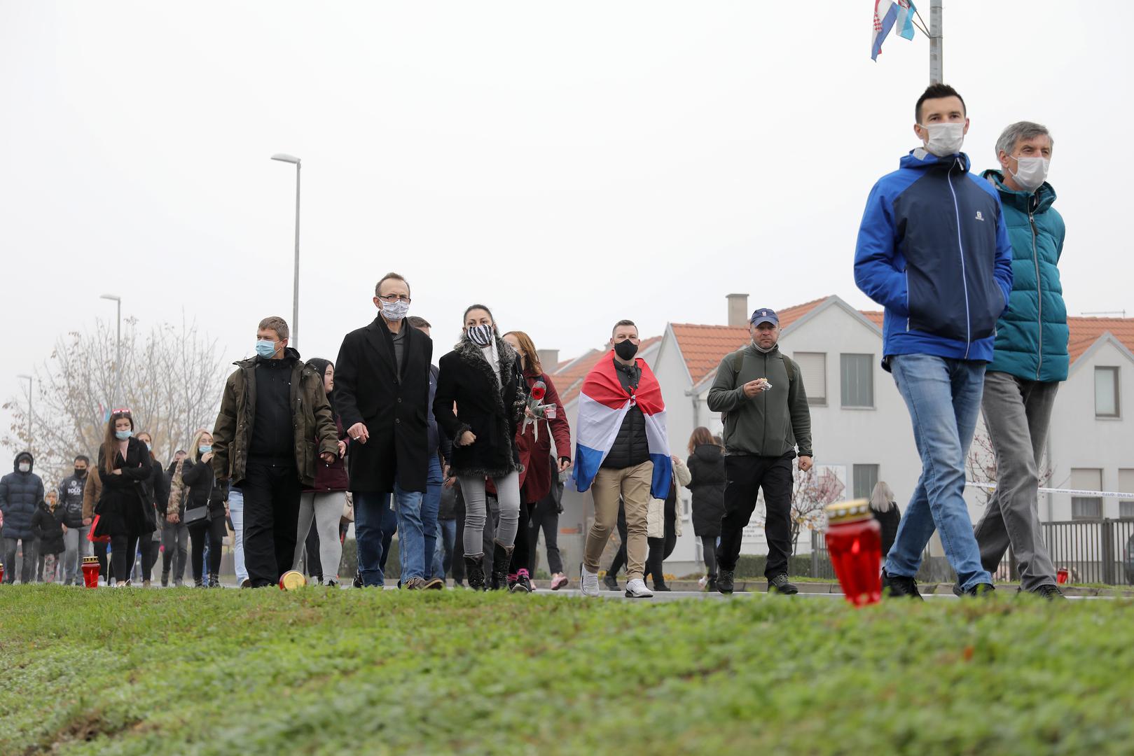Vukovar - Dan sjecanja na zrtvu Vukovara i Skabrnje 1991.-2020. Krenula Kolona sjecanja u posebnim okolnostima zbog epidemije koronavirusa. 

Photo: Emica Elvedji/PIXSELL