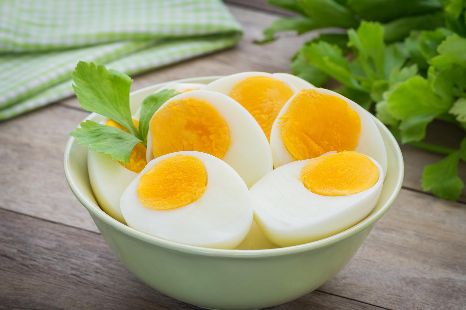 Jaja na omlet ili kuhana također se ne smiju podgrijavati i jesti i mogu biti vrlo toksična nakon podgrijavanja.