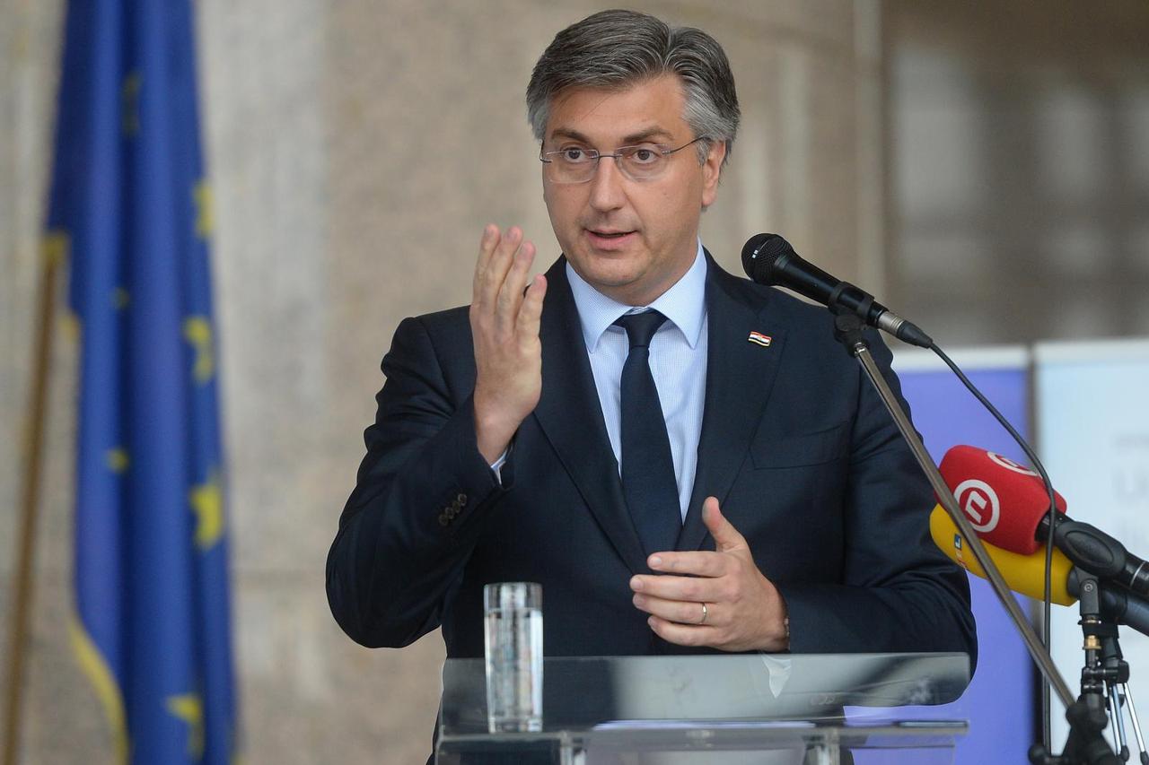 Zagreb: Uručeni ugovori o dodjeli bespovratnih sredstava u okviru Poziva  Zaželi