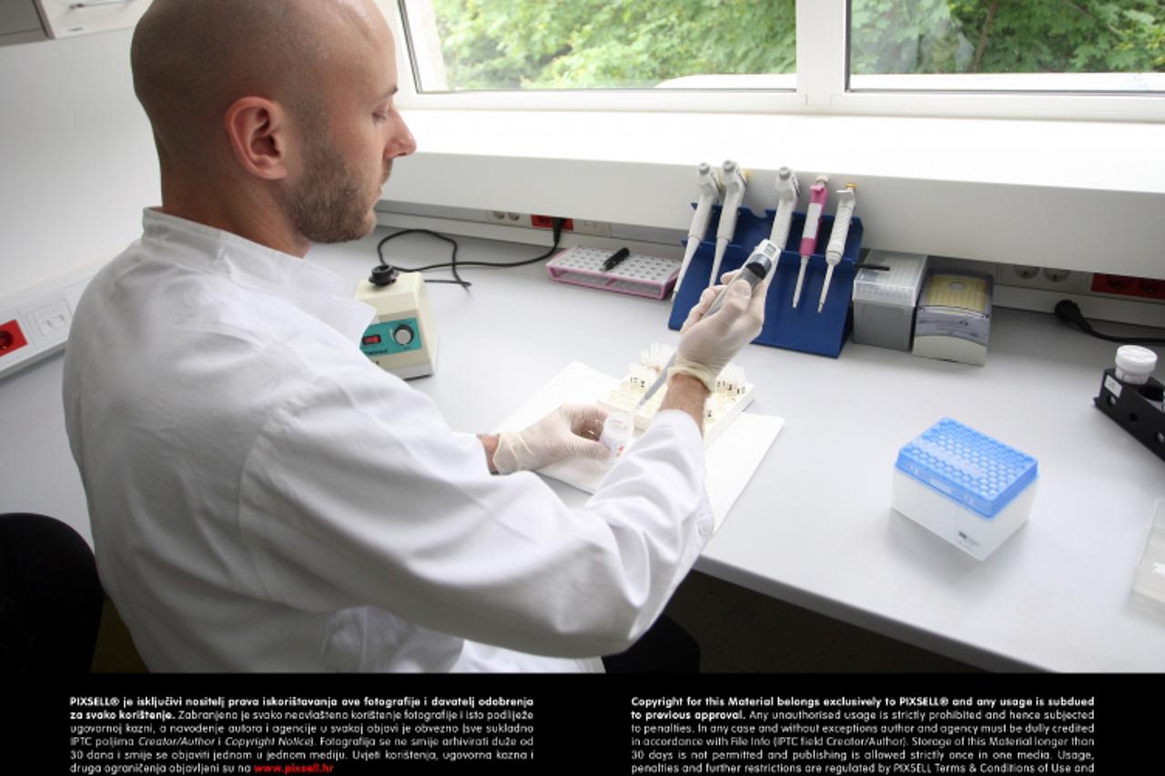 '28.05.2013., Zagreb - Zavod za javno zdravstvo Andrija Stampar, otvaranje novog mikrobioloskog laboratorija i screening jedinice Centar za zdravlje zena.  Photo: Dalibor Urukalovic/PIXSELL'