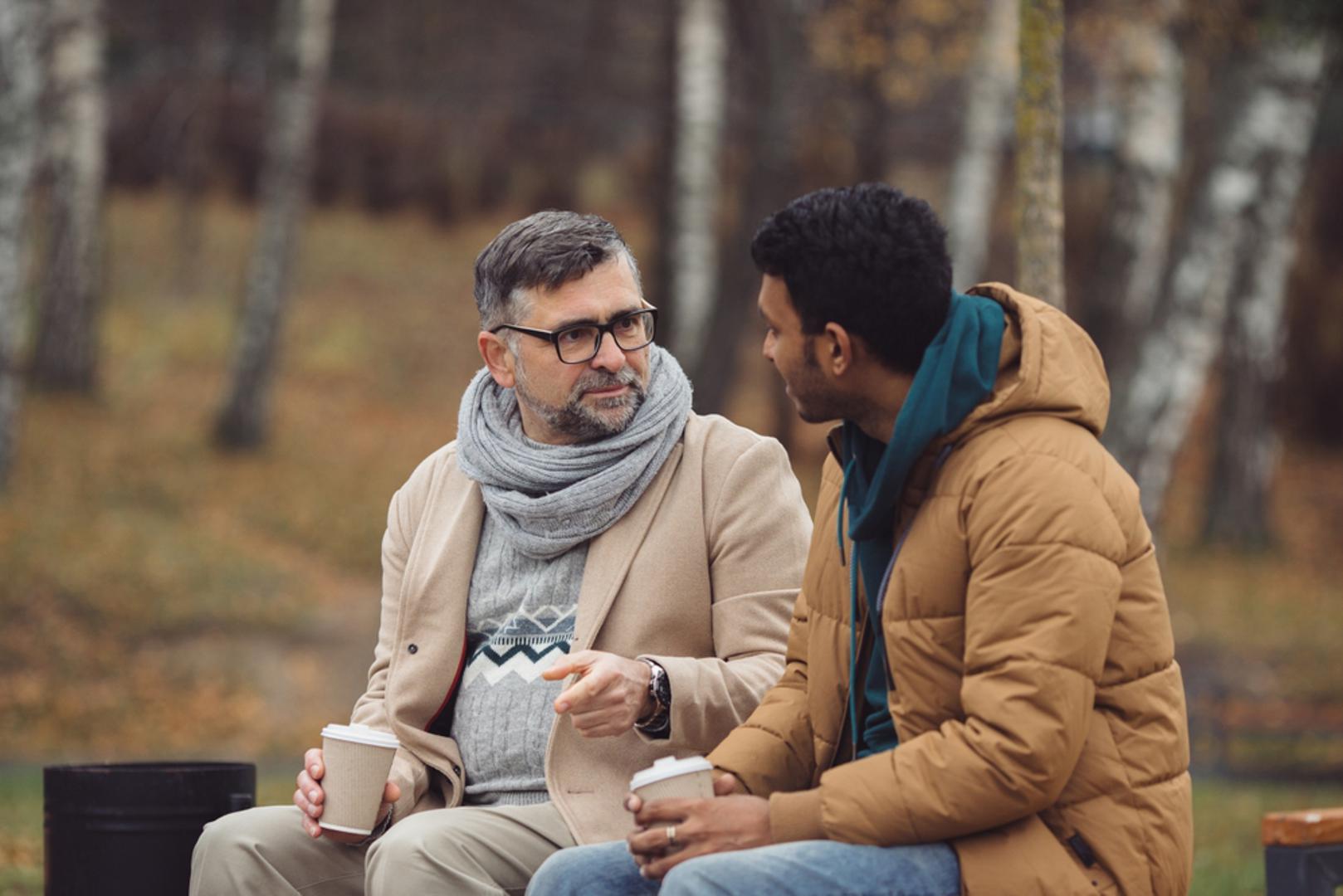 Drže li se malih obećanja: Pouzdanost se ne vidi samo u velikim životnim stvarima, nego i u sasvim malim obećanjima koja svakodnevno dajemo drugima. Ako netko kaže da će poslati poruku, poveznicu ili nešto obaviti, a to redovito i učini, pokazuje da ozbiljno shvaća i druge i vlastitu riječ. Nitko nije savršen, ali važna je spremnost da prizna propust, ispriča se i pokuša ispraviti pogrešku.