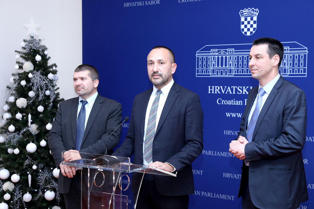 HRAST traži zaštitu hrvatskih učitelja