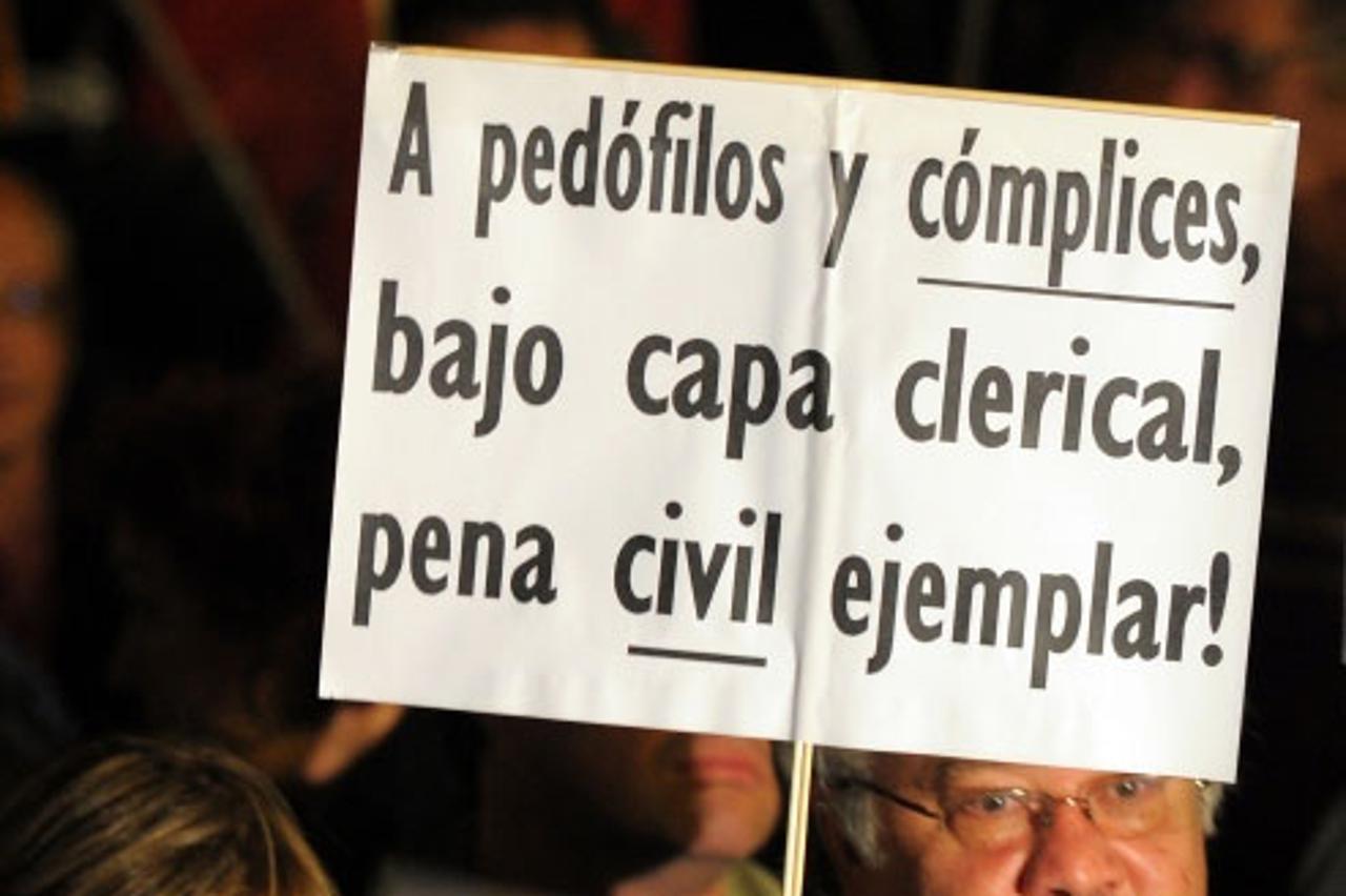 transparent protiv papina posjeta Barceloni