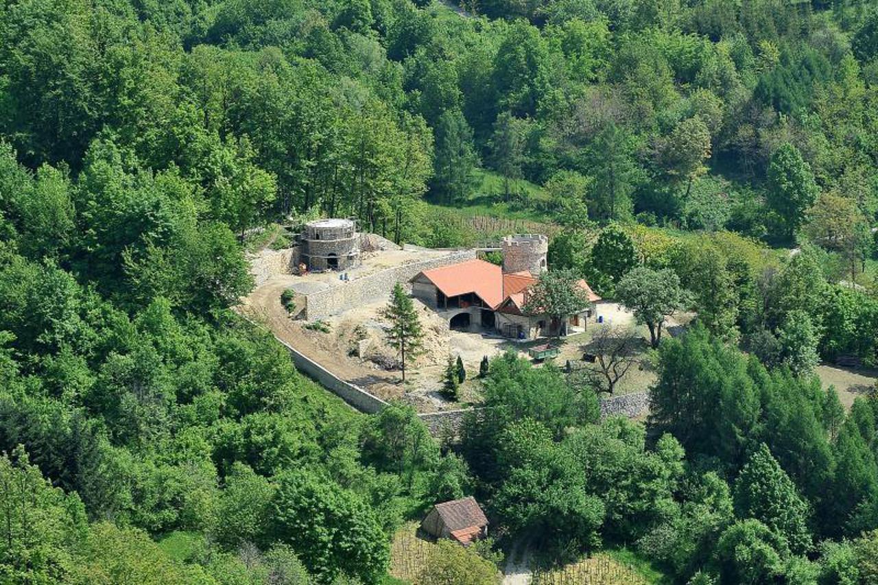 dvorac, besenic (1)