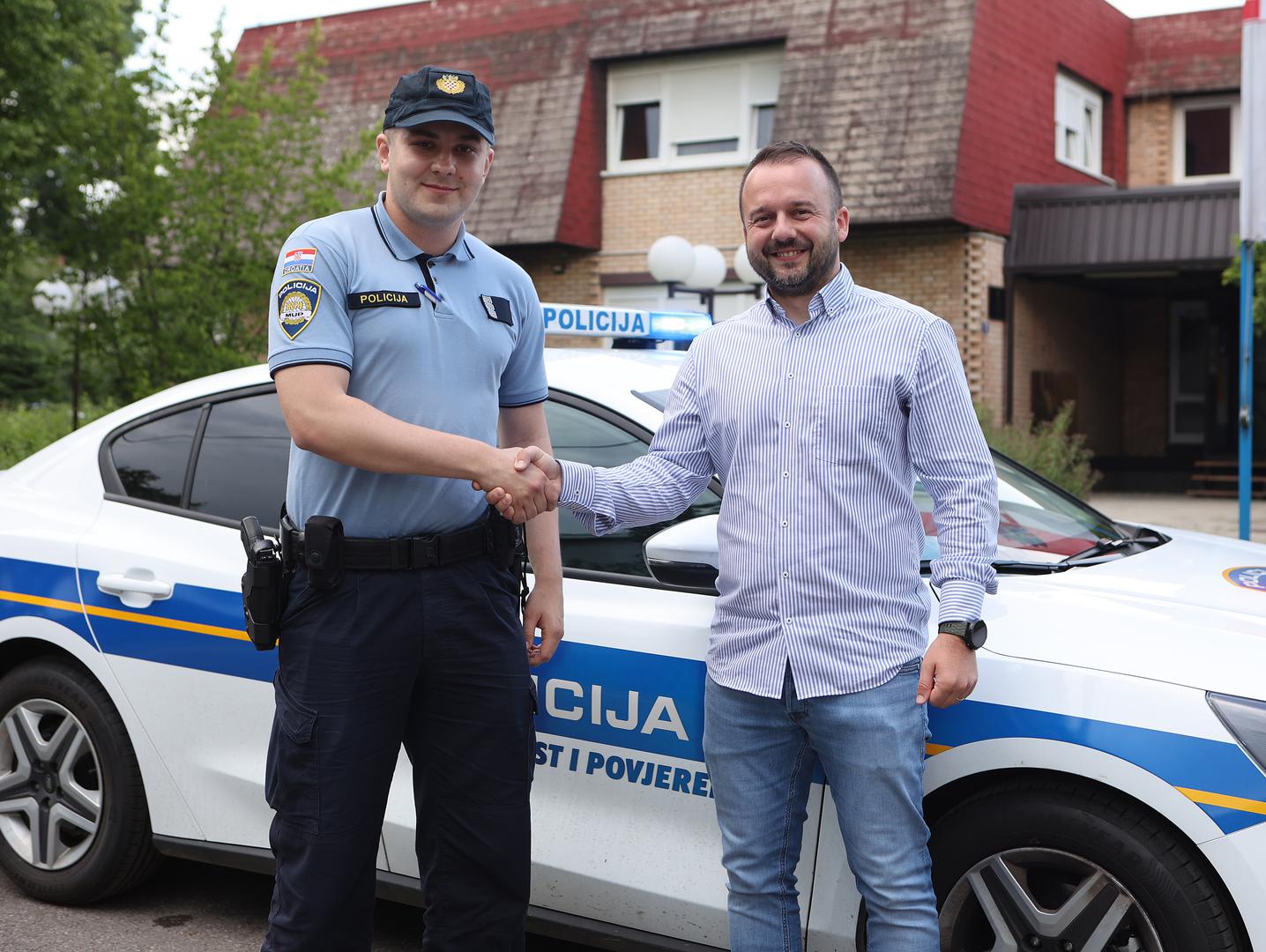 29.05.2023., Dugo selo - Ispred PP Dugo Selo razgovarali smo s policajcem Josipom koji je pod rotirkama pratio oca Kristian Tomic i rodilju do bolnice. Stigli su sigurno, a zena je 20 minuta kasnije rodila curicu. Photo: Marko Prpic/PIXSELL