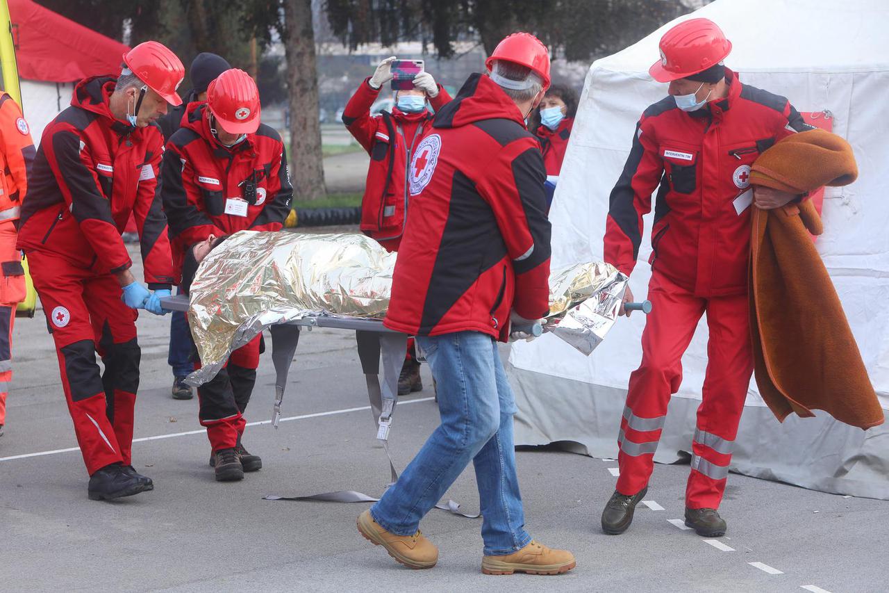 Karlovac: Održana terenska vježba potrage i spašavanjea stanovnika nakon potresa