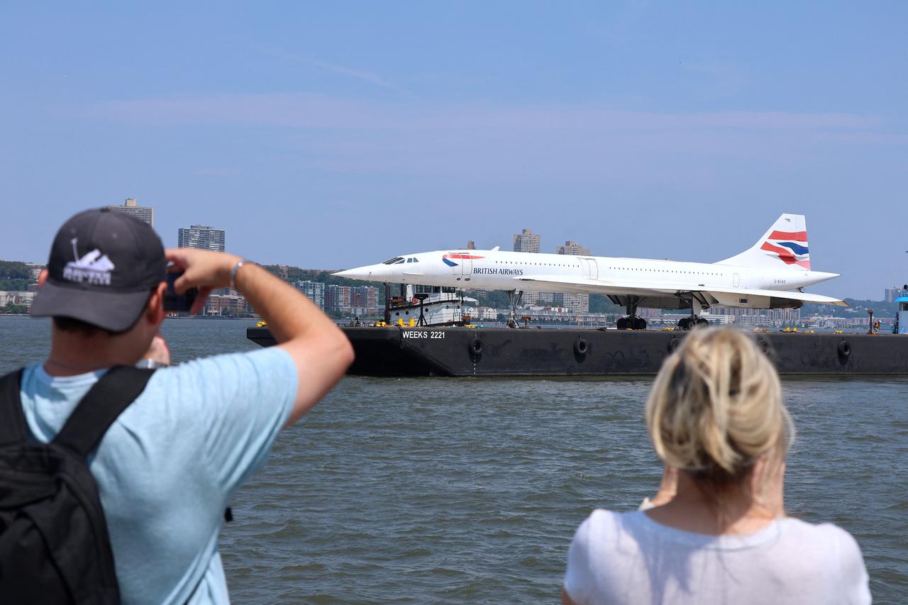 Concorde Craned Off Intrepid Museum For Restoration - NYC