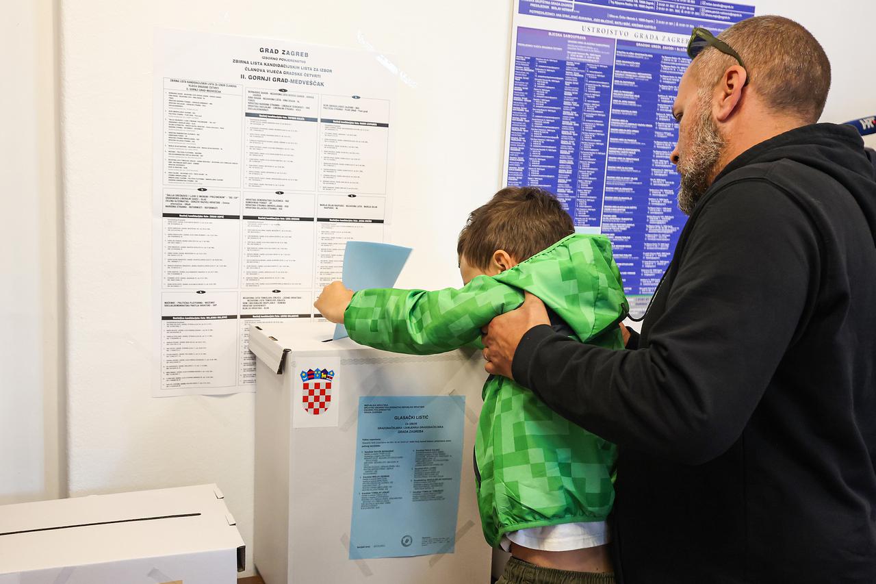 Zagreb: Otvorena biračka mjesta za Lokalne izbore 2025