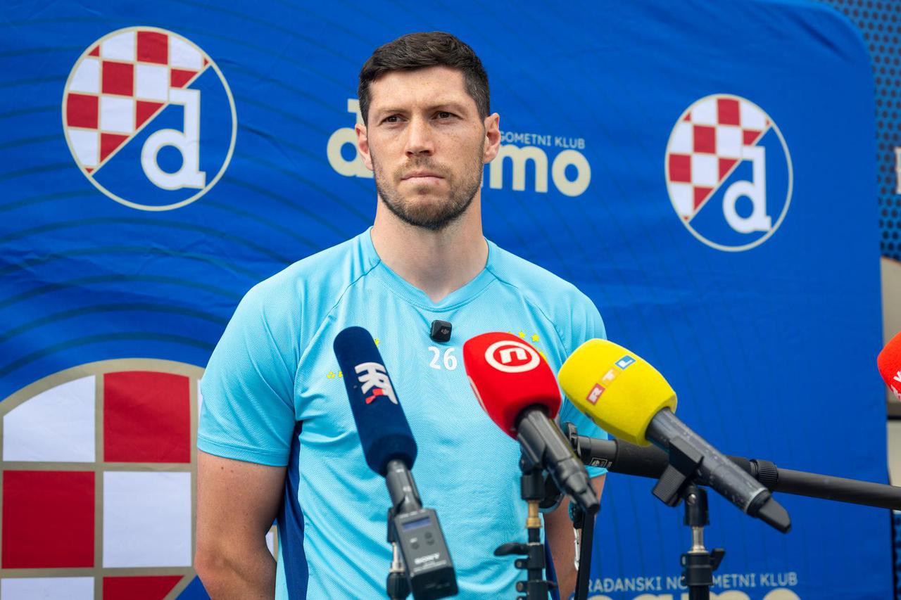 Zagreb: Na konferenciji za medije predstavljeni su novi igrači Dinama, Scott McKenna i Dion Drena Beljo