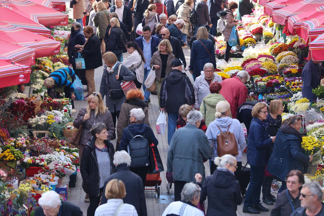Zagreb: Užurbani ritam na popularnoj Splavnici uoči blagdana Svih svetih
