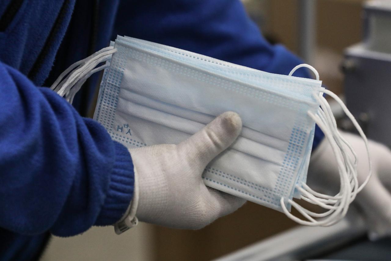 Zagreb: Tvrtka Deltapapir bavi se proizvodnjom papirnatih troslojnih zaštitnih maski