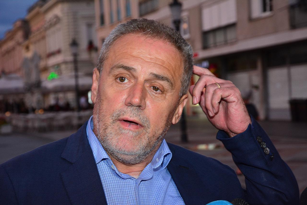 - Gradonacelnik Zagreba Milan Bandic na svecanosti otvorenja novog Centra za posjetitelje Turisticke zajedniceSlavonskog Broda.  