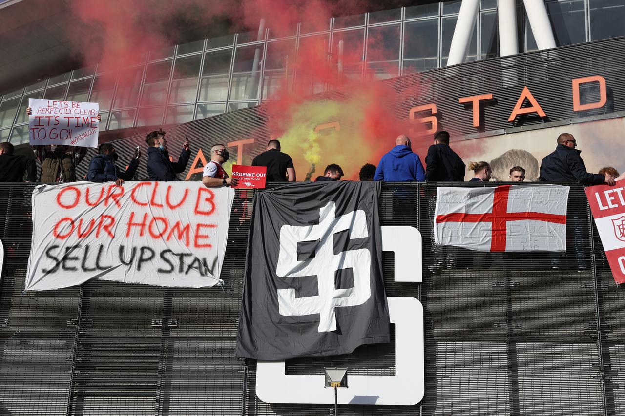 Arsenal fans protest