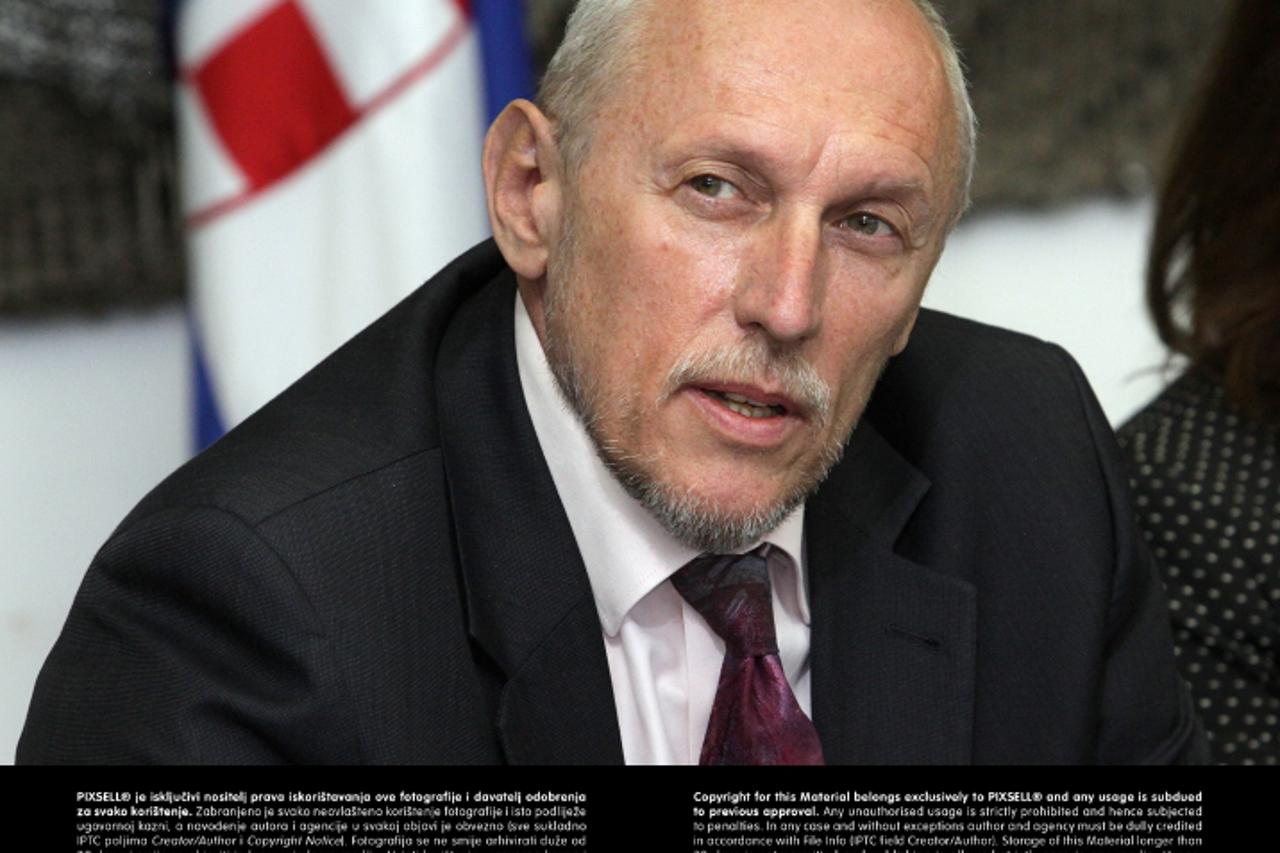 '02.06.2011., Ministarstvo gospodarstva, rada i poduzetnistva, Ulica grada Vukovara 78, Zagreb - Okrugli stol Zastita potrosaca i financijska pismenost za fer kreditiranje. Kresimir Rozman.  Photo: Za