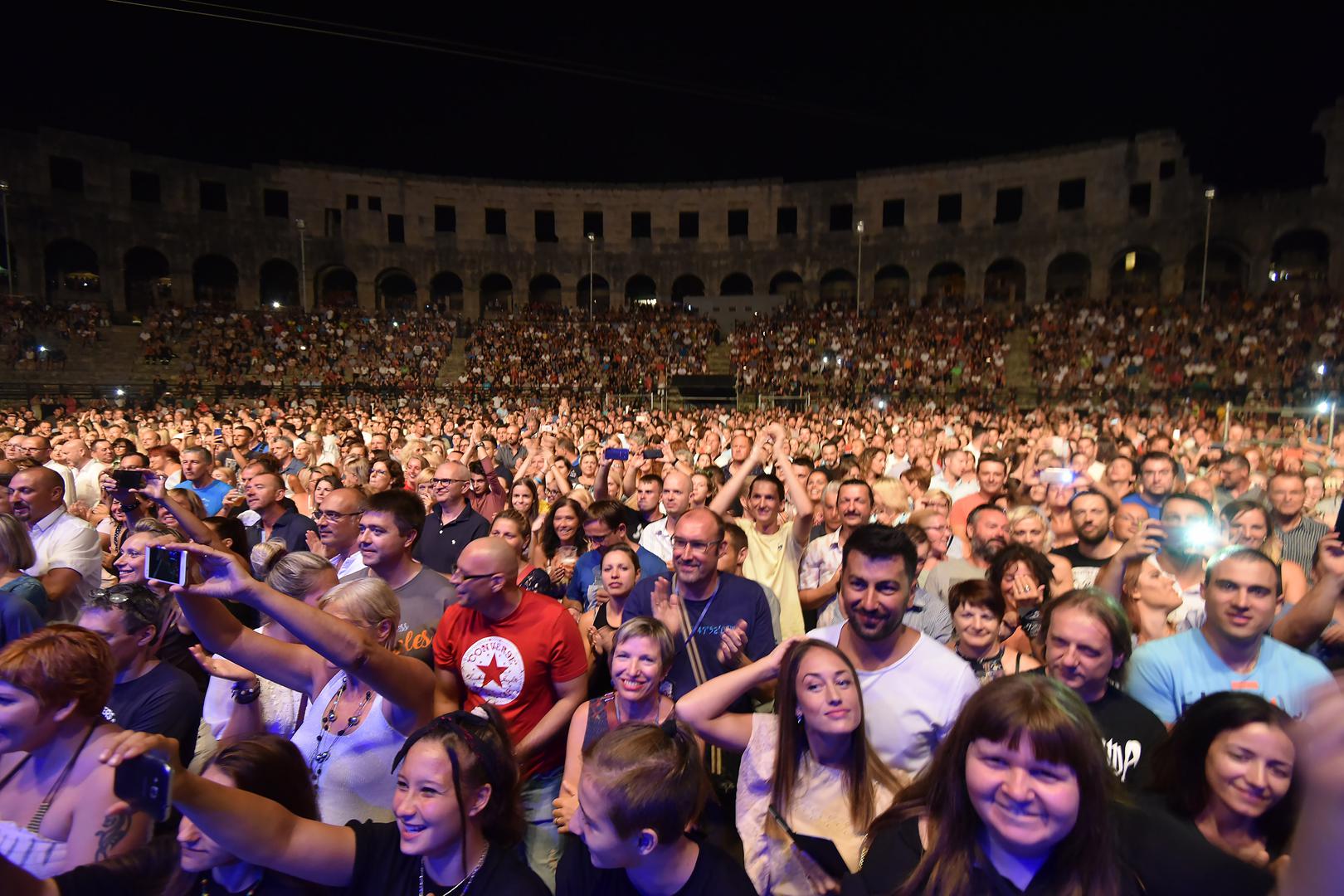 Popularni pjevač Momčilo Bajagić Bajaga nastupio je u pulskoj Areni.