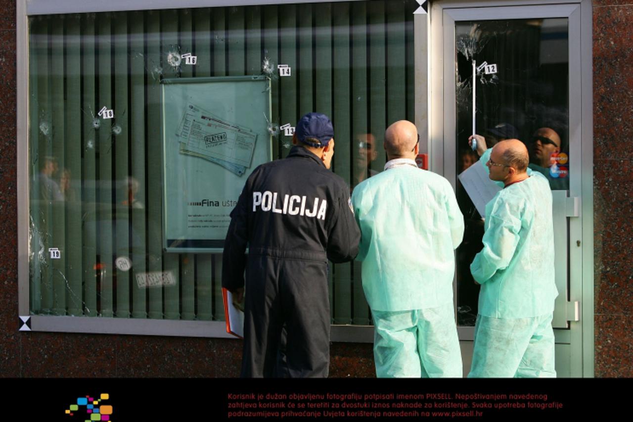 '05.09.2005., Zvonimirova ulica, Zagreb - Dvojica zastitara ubijena u krvavoj pljacki Finine poslovnice.  Photo: Davor Puklavec/PIXSELL'
