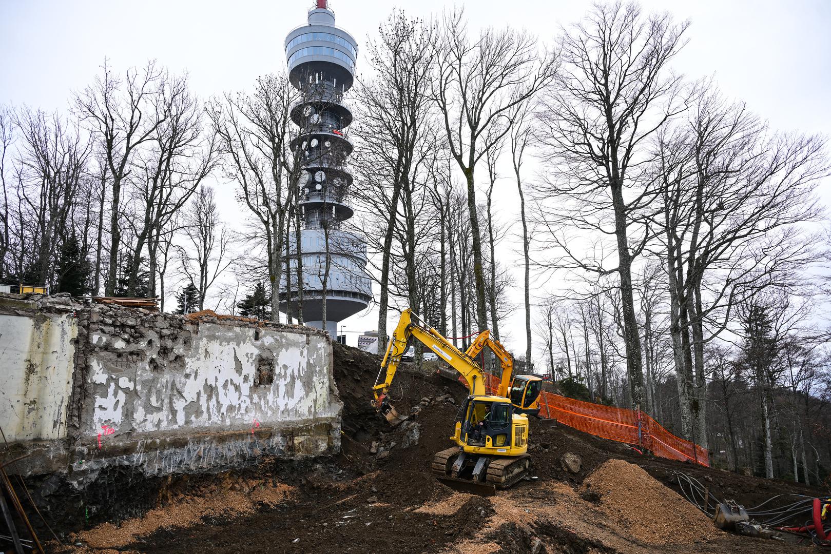 Počeli su radovi na izgradnji nove sedežnice na Sljemenu koja će, kao i ona bivša, od donje do gornje stanice svladavati uspon od otprilike 300 metara nadmorske visine, a kapacitet će dosezati 2000 skijaša na sat.
