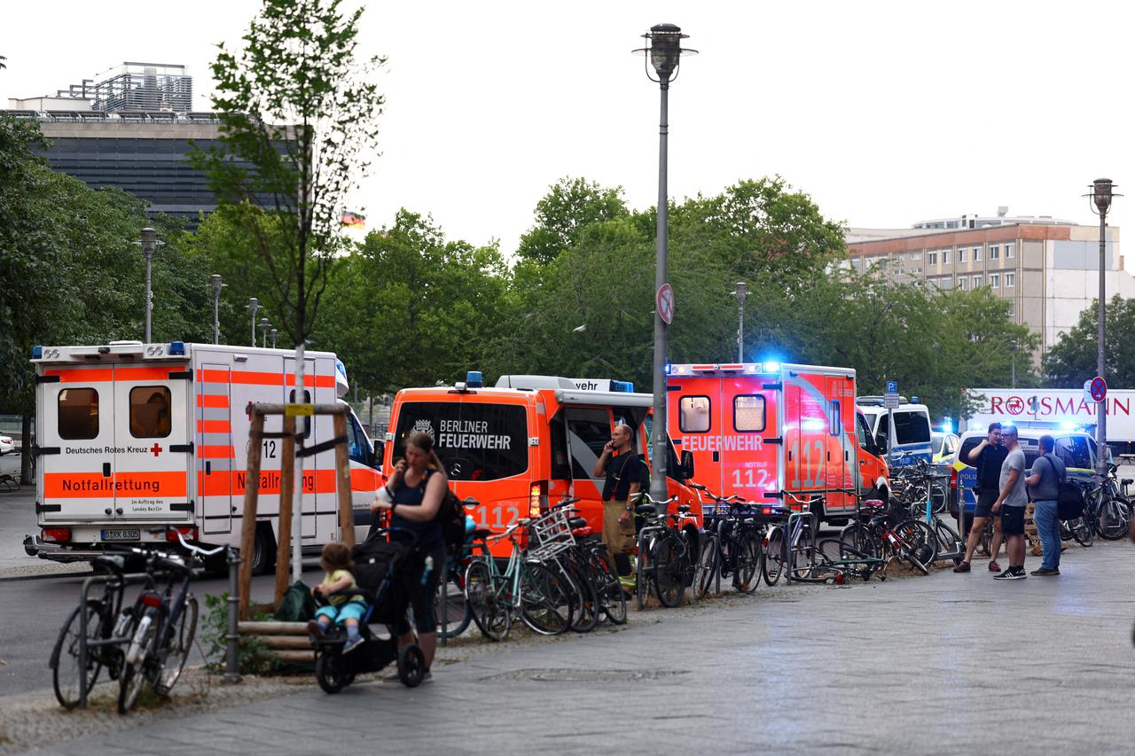 Emergency services respond to incident at Berlin Friedrichstrasse station