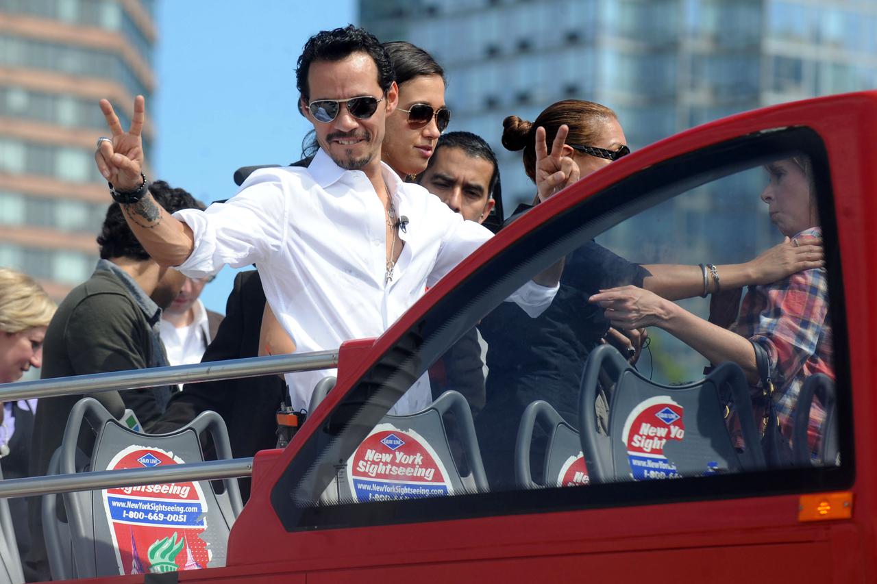 New York: Marc Anthony dobio autobus oslikan svojim slikama