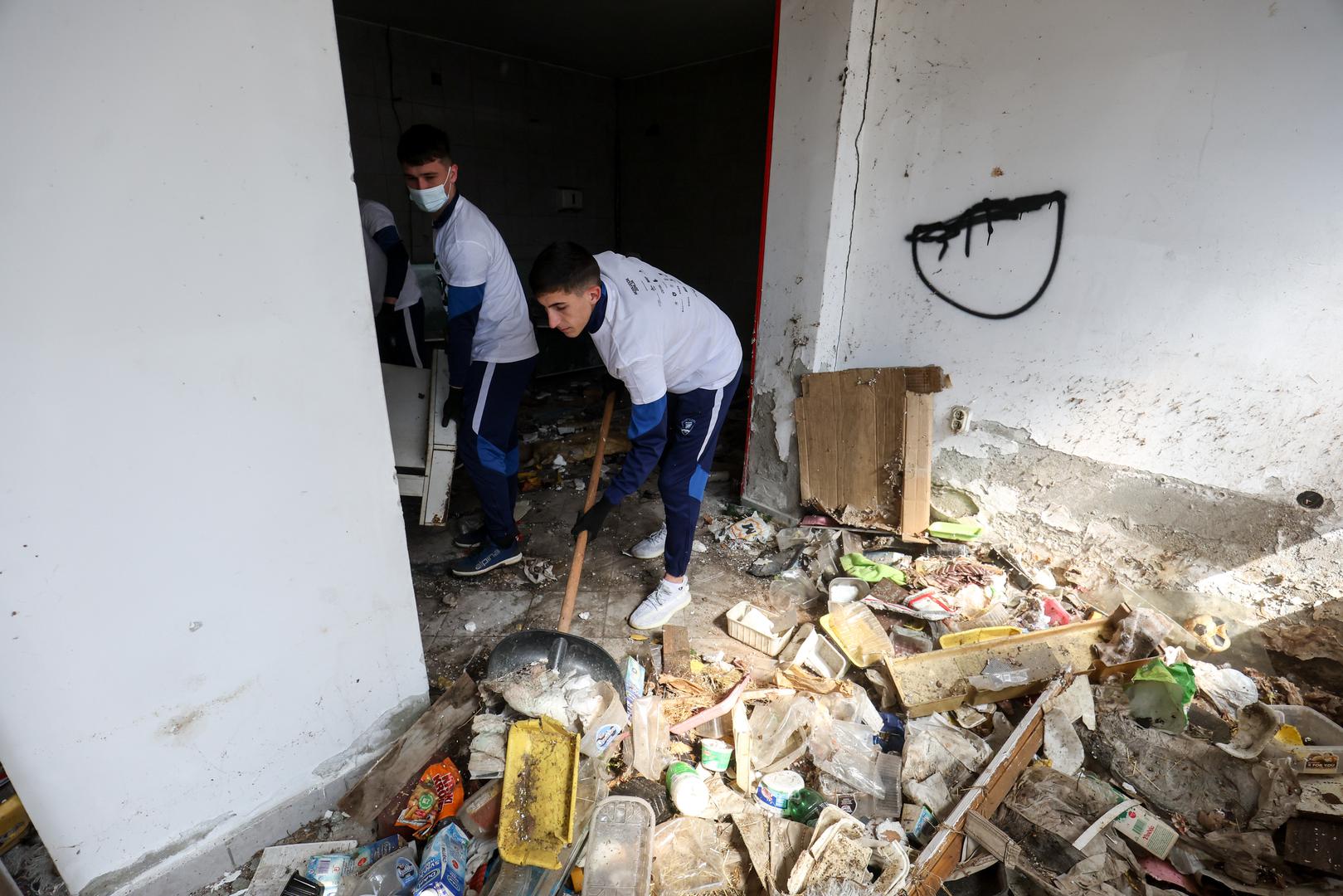 27.04.2025., Sesvete - Udruga Zelene i plave Sesvete i Cisteci medvjedici u akciji ciscenja smeca u sklopu projekta Rezolucija Zemlja 2025. Akciji ciscenja se prikljucio i gradolnacelnik Tomislav Tomasevic. Photo: Igor Kralj/PIXSELL