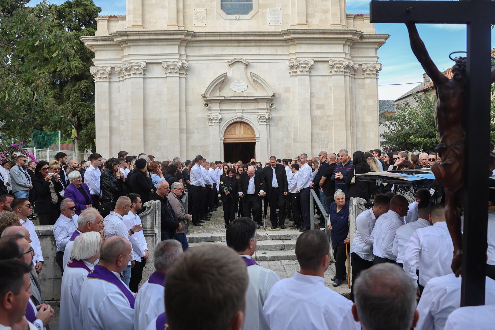 "Ta tragedija i gubitak života duboko su potresli našu zajednicu", rekao je Hini glasnogovornik Grada Kaštela Frane Smoljo.