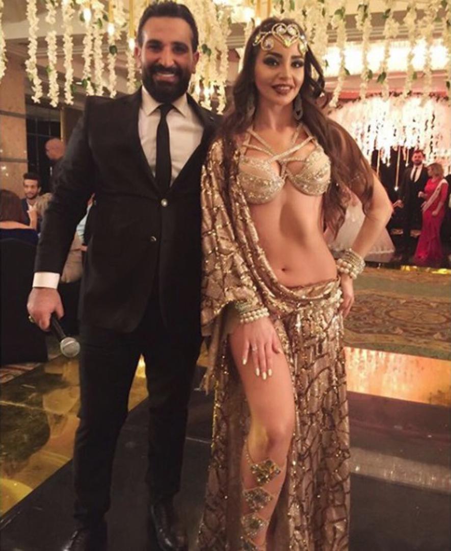 Naime, lijepa plesačica tijekom nastupa u jednom noćnom klubu u Gizi nije nosila gaćice, a kako su je te noći mnogi snimali mobitelima snimka je postala viralna i došla i do policije. 