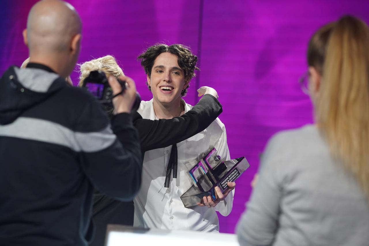 Beograd: Luke Black s pjesmom ‘Samo mi se spava‘ predstavljat će Srbiju  na Eurosongu