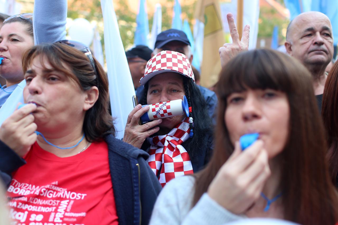 Zagreb: Na Europskom trgu održan prosvjed protiv mirovinske reforme